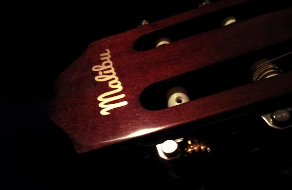 Décalcomanie à eau - Logo Malibu - Métallique Or - Tête de guitare classique