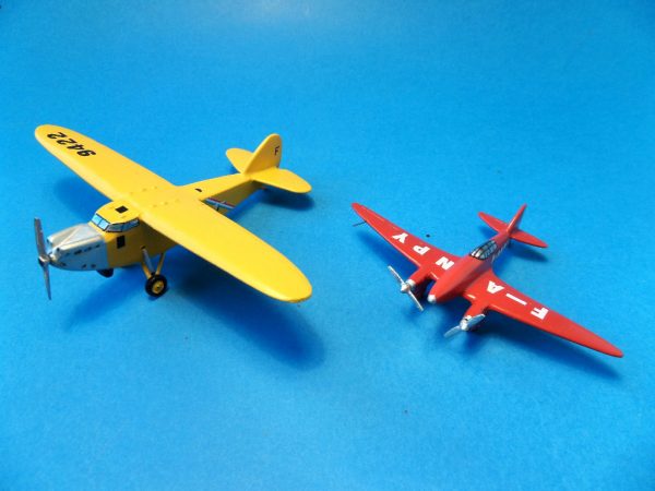 Décalcomanies à eau blanches pour avions miniatures en métal