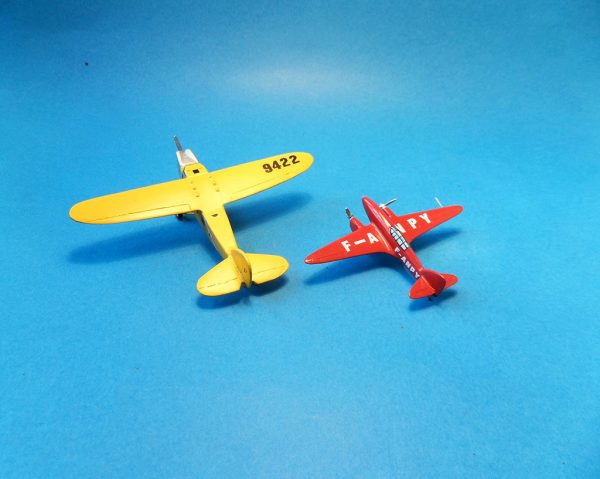 Décalcomanies à eau blanches pour avions miniatures en métal