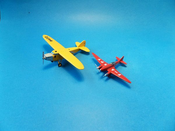 Décalcomanies à eau blanches pour avions miniatures en métal