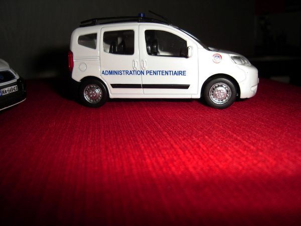 decalcomanie a eau - administration penitentiaire - vehicule 2