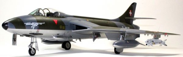 decalcomanie a eau - Hawker Hunter avion-swiss