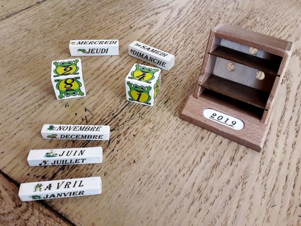 decalcomanie a eau - calendrier eternel grenouille