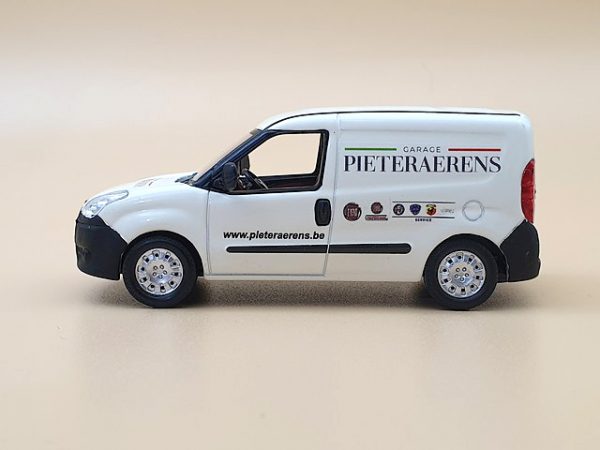 Decalcomanies a eau - Reproduction vehicule de societe - flan